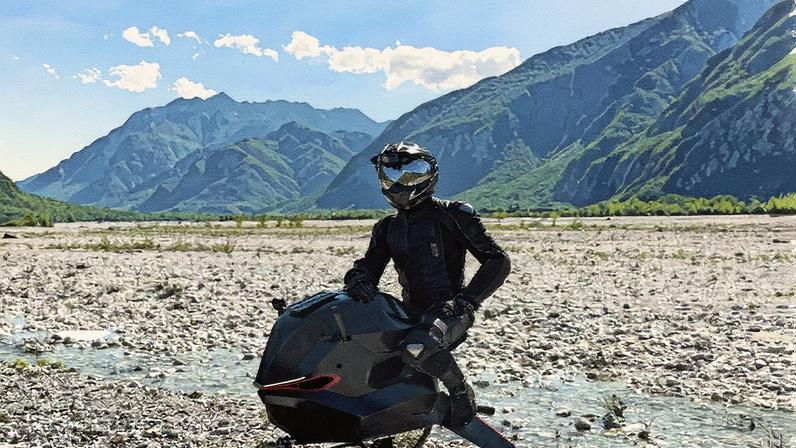 Moto voadora movida a jato é apresentada em evento na Polônia (Foto: Reprodução)