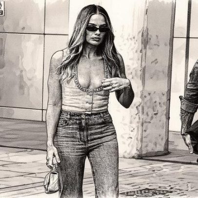 Margot Robbie traz de volta a calça jeans flare dos anos 70 à moda atual