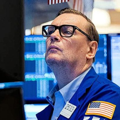 Futuros de ações permanecem estáveis após mercado atingir recordes históricos