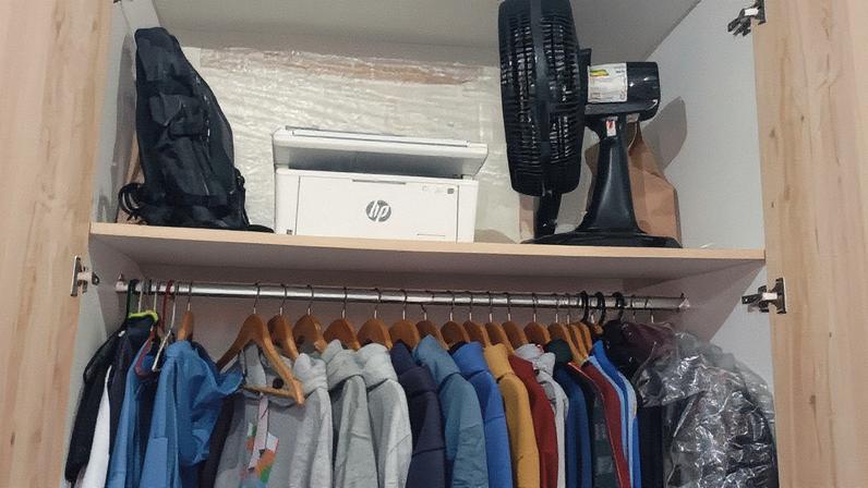 Quadros foram encontrados dentro do guarda-roupa de uma das casas de Minotauro (Foto: Reprodução)