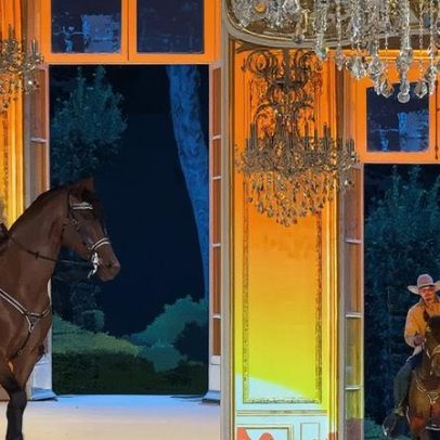 Post Malone apresenta sua marca Austin Post com desfile em Paris ao entardecer