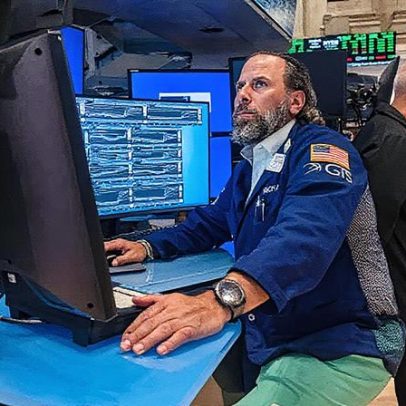 Cramer recomenda compra de ações em baixa e mantém otimismo em setores industriais