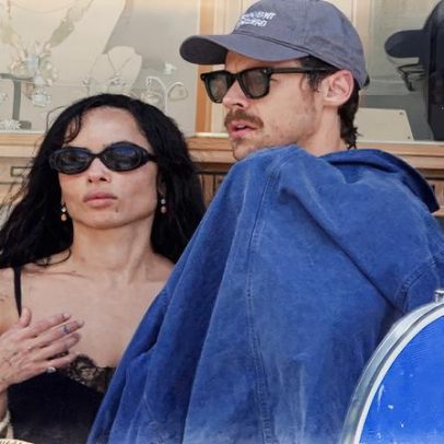 Harry Styles e Zöe Kravitz trocam carinhos em passeio romântico por Roma