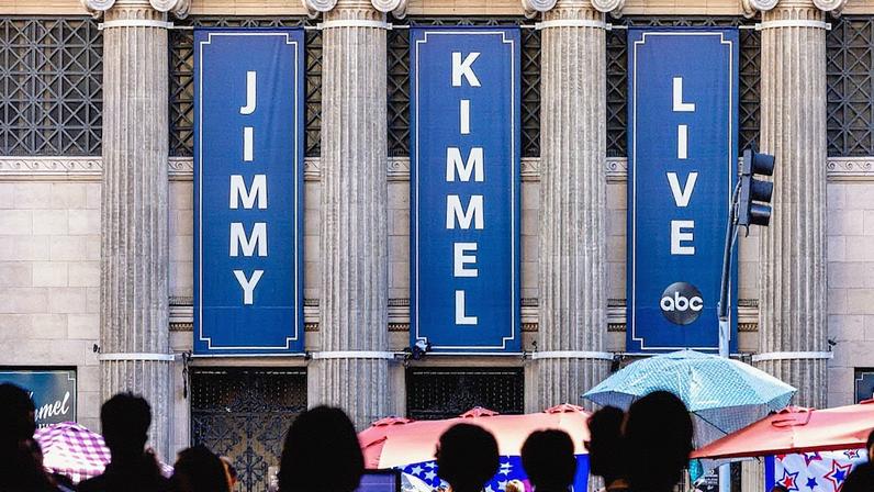 Programa de Jimmy Kimmel voltou ao ar após suspensão (Foto: Reprodução)