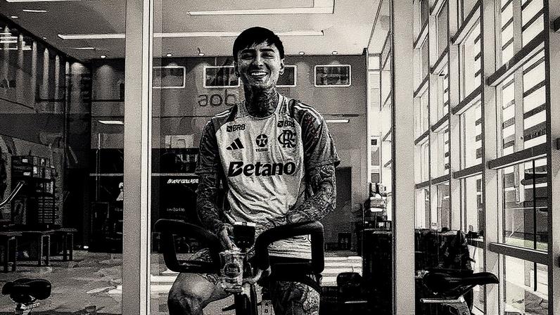 Jogador do Flamengo se recupera de fratura no pé direito (Foto: Reprodução)