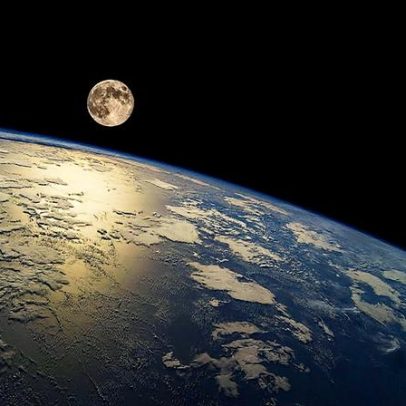 A Lua enferruja devido ao 'vento' que vem da Terra