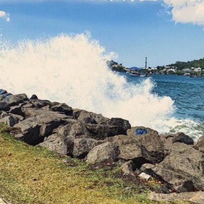 Rio registra calor intenso, chuvas à tarde e ressaca no mar nesta terça-feira