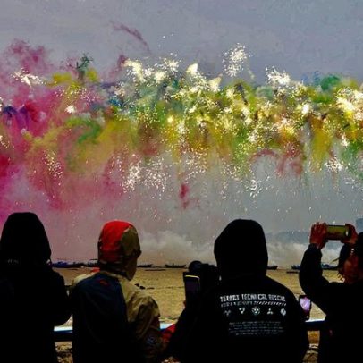 Cai Guo-Qiang enfrenta críticas por espetáculo pirotécnico polêmico no Tibete