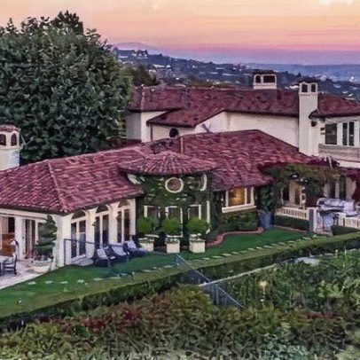 Mansão de Ricky Martin, com spa e 12 banheiros, movimenta mercado imobiliário dos EUA