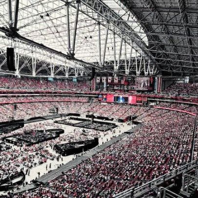 "Funeral de Charlie Kirk une milhares em adoração ao Senhor"