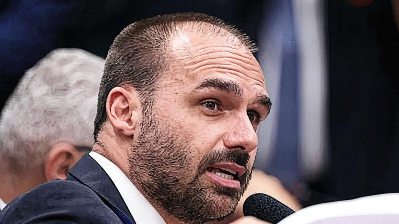 Deputado do Centrão deve relatar o processo de cassação de Eduardo Bolsonaro