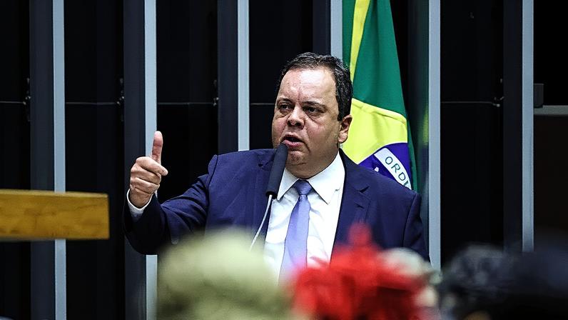 Fux suspende indiciamento de Elmar Nascimento por pouso irregular de helicóptero