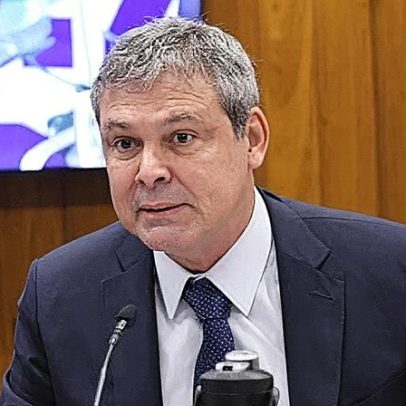 Lindbergh solicita mudança de relator no processo contra Eduardo Bolsonaro