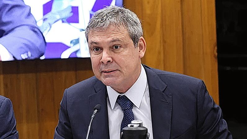 Lindbergh pede que Conselho de Ética troque relator de processo contra Eduardo Bolsonaro