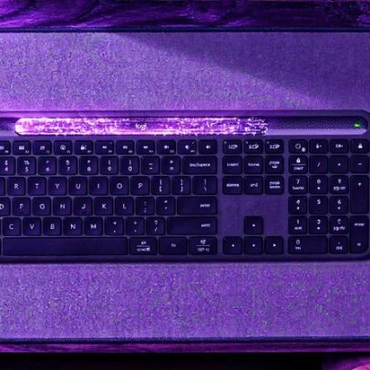 Logitech lança teclado que funciona com luz sem precisar do sol