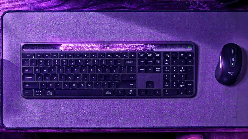 The solar cell does not light up, contrary to Logitech’s marketing images for the K980.