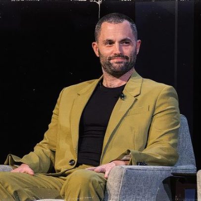 Penn Badgley revela cenas de sexo em 'You' com humor