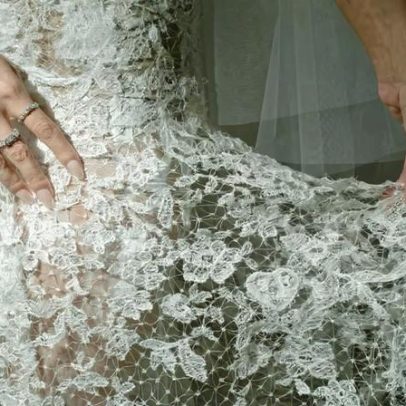 Vestido de casamento de Selena Gomez tem homenagem secreta a Benny Blanco