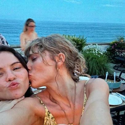 Taylor Swift brinca sobre Selena Gomez em discurso de noivado