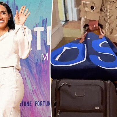 Meghan Markle é vista com bolsa Longchamp personalizada com 'DS'