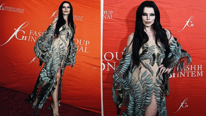 Julia Fox made a show-stopping entrance at the Fashion Group International Night of Stars gala on Monday.