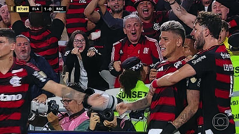 Facundo Cambeses, goleiro do Racing, pede que torcedores confiem na virada — Foto: Isabela Reis / ge