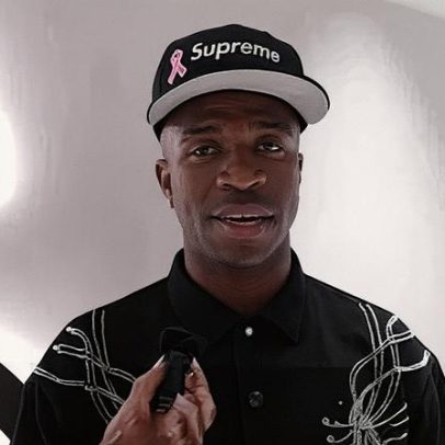 Técnico do Real Madrid revela reunião com Vini Jr. e afirma que tudo está resolvido