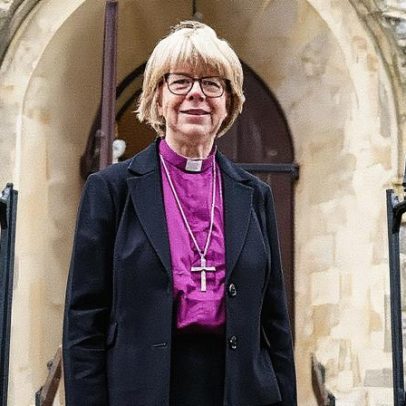 Sarah Mullally é nomeada a primeira mulher arcebispa de Cantuária