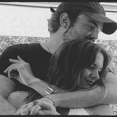 Filha de Antonio Banderas e Melanie Griffith casa com amigo de infância na Espanha