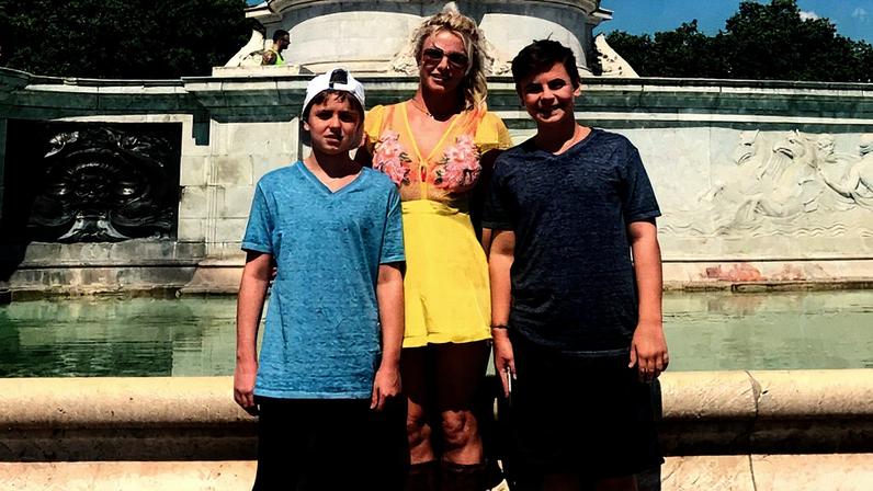 Britney Spears com os filhos, Jayden James Federline e Sean Federline — Foto: Reprodução/ Instagram