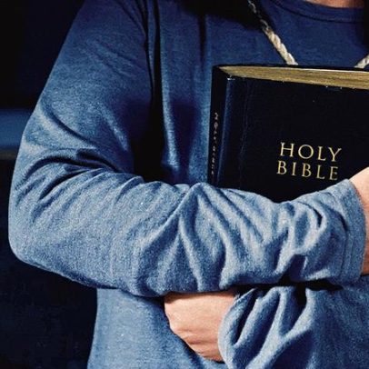 Juventude redescobre fé e impulsiona vendas de bíblias nos EUA