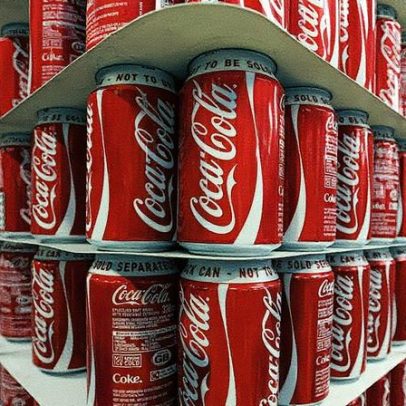 Coca‑Cola lança bebida com açúcar de cana dos EUA, mas falta de insumos ameaça plano