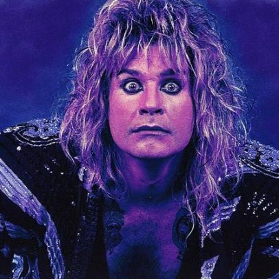 Filho de Kelly Osbourne recria incidente do morcego de Ozzy em vídeo fofo