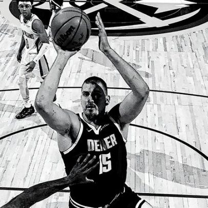 Nikola Jokic fica perto de recorde histórico na liga norte-americana de basquete