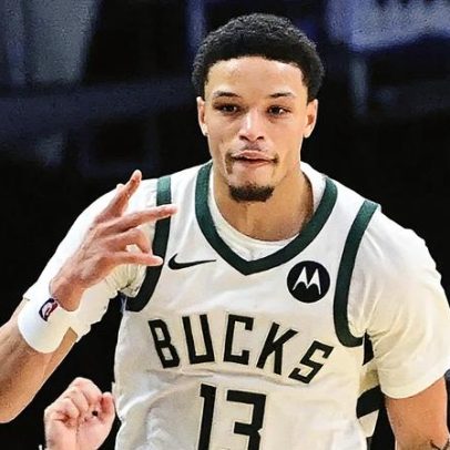 Herói improvável dos Bucks conquista destaque na NBA