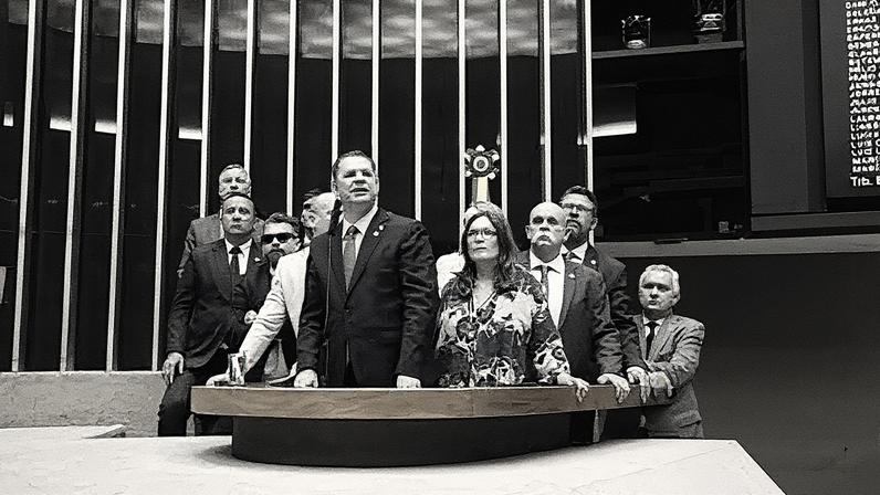 O líder do PL na Câmara dos Deputados, ao centro, Sóstenes Cavalcante. Foto: Kayo Magalhães