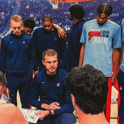 Blazers derrotam Lakers sob comando de Tiago Splitter