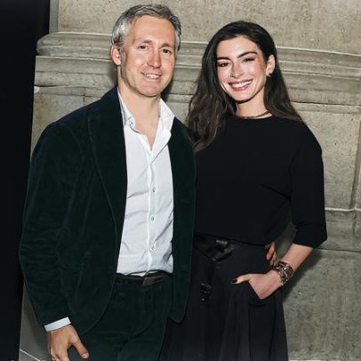 Anne Hathaway curte rara noite de encontro público com o marido em Nova York