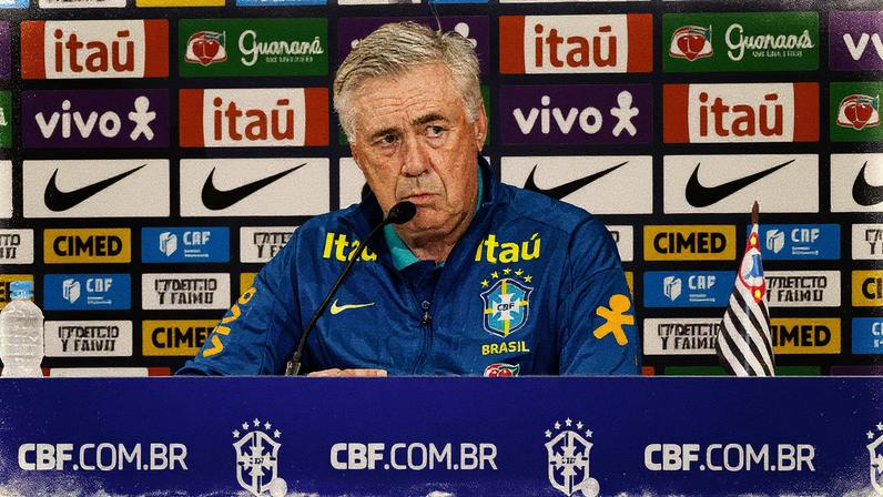 Carlo Ancelotti durante entrevista coletiva pela Seleção Brasileira. Foto: Rafael Ribeiro/CBF
