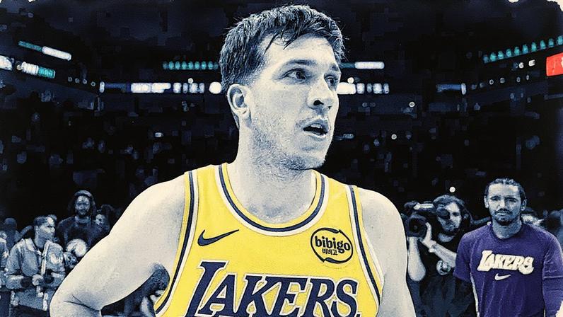 Austin Reaves em vitória do Los Angeles Lakers contra o Minnesota Timberwolves na NBA (Foto: David Berding/Getty Images/AFP)