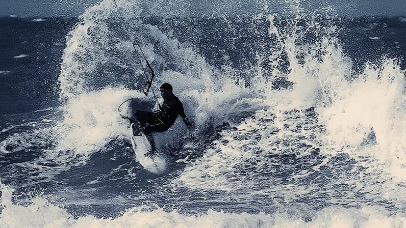 Artur Morais, o Bodinho, disputa etapa do Mundial de Kitesurf no Ceará (Foto: Divulgação)