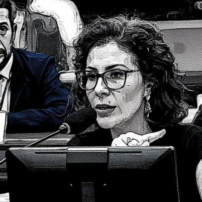 Carla Zambelli completa 90 dias presa sob risco de extradição