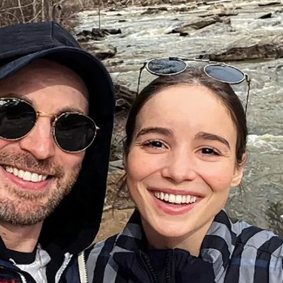 Chris Evans e Alba Baptista dão as boas-vindas ao primeiro filho