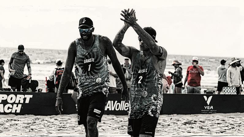 Evandro e Arthur Lanci na etapa de Newport Beach do Elite 16 (Foto: Volleyball World)