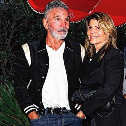 Lori Loughlin busca divórcio por questões de confiança, diz fonte