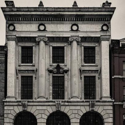 Novo centro de artes em Londres ilumina artes árabes