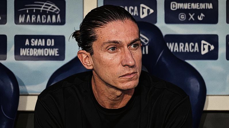 Filipe Luís, técnico do Flamengo, no banco de reservas do Maracanã (Foto: Thiago Ribeiro/AGIF)