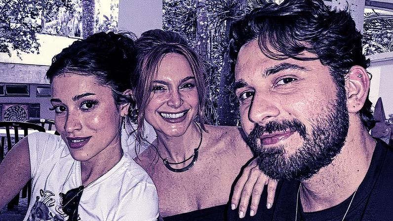 Maya Aniceto, Yana Sardenberg e Gustavo Mioto nos bastidores de 'Cinderela e o segredo do pobre milionário', nova novela vertical do Globoplay — Foto: Reprodução/Instagram