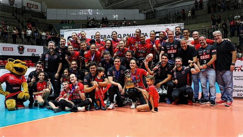 A equipe do Bauru em uma das vitórias no Campeonato Paulista de Vôlei (Divulgação)