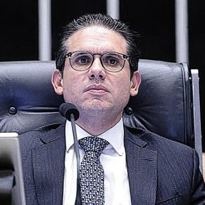 Motta promove votação de 16 projetos de educação na Câmara